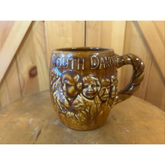 Vintage South Dakota Mount Rushmore Brown mug (5872) - Picture 1 of 6